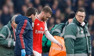 Calum Chambers chấn thương khá nặng và có khả năng nghỉ thi đấu cả tháng.