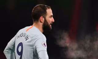 Higuain tiếp tục gây thất vọng trong màu áo Chelsea.