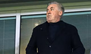 Carlo Ancelotti sẵn sàng ngồi vào "ghế nóng" ở Arsenal mùa tới.