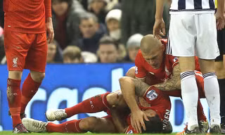 Tình huống chấn thương nghiêm trọng của Dejan Lovren.