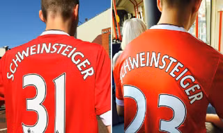 Các CĐV lỡ mua áo số 23 in tên Schweinsteiger sẽ được đền bù.