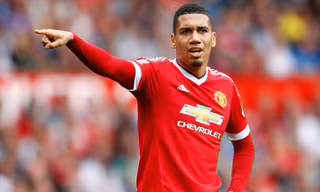 HLV Mourinho quyết tống cổ Chris Smalling ở hè 2017.