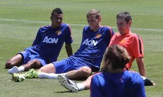 Wilson và Lingard không có nhiều cơ hội ra sân đêm nay.