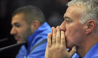 HLV Deschamps tiếp tục bỏ rơi Benzema.