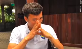 Thủ thành Bùi Tiến Dũng bật khóc khi những kẻ quá khích lăng mạ cha mẹ mình.