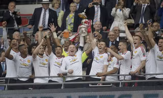 Vượt qua nghịch cảnh, M.U giành FA Cup
