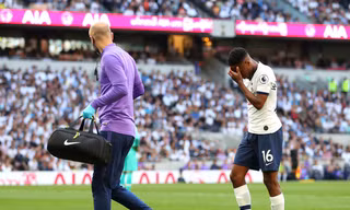 Walker-Peters dính chấn thương trong trận thua Newcastle.