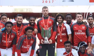 Arsenal nâng cao chức vô địch Emirates Cup 2017.