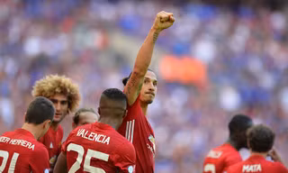 Ibrahimovic ghi bàn thắng quyết định, giúp M.U đoạt Siêu Cup Anh.