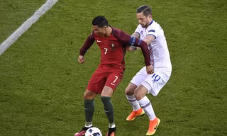 Ronaldo gây thất vọng trong trận ra quân tại EURO 2014. Ảnh: Getty Images.