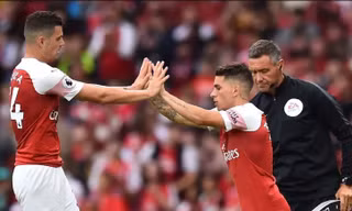 Lucas Torreira và Granit Xhaka đều dính chấn thương trong đợt tập trung ĐTQG hiện tại.