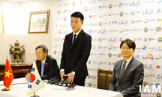 Xuân Trường ra mắt Gangwon FC.