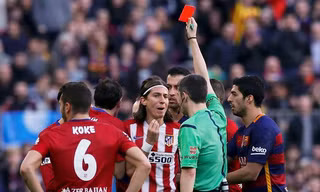 Filipe Luis bức xúc khi Atletico Madrid một lần nữa mất người khi đấu với Barcelona.