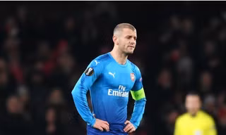 Jack Wilshere nhiều lần được tín nhiệm trao băng thủ quân Arsenal ở mùa này.