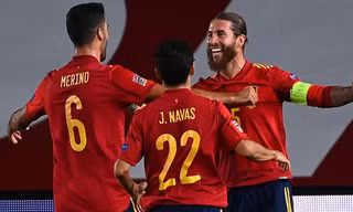 Sergio Ramos tiếp tục thể hiện cái duyên ghi bàn cho ĐT Tây Ban Nha.