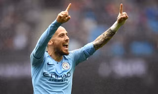 David Silva tiếp tục tỏa sáng trong màu áo Man City.