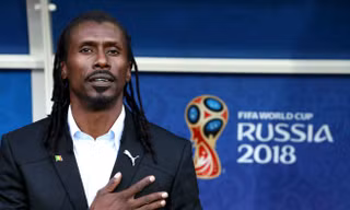 Vè ngoài đầy ấn tượng của HLV Aliou Cisse.