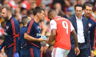 Alexandre Lacazette dính chấn thương khá nghiêm trọng.