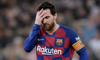 Lionel Messi thất vọng cùng cực khi Barcelona để thua Real Madrid cuối tuần trước.