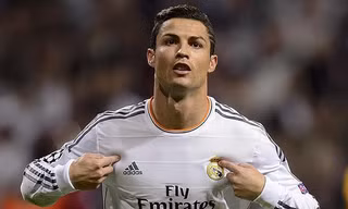 Ronaldo trên đường tới PSG.