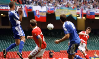 Cách đây 10 năm, Bale cũng từng ghi bàn vào lưới Slovakia từ 1 quả đá phạt.