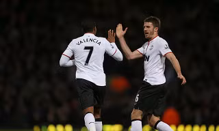 Valencia và Carrick đã bình phục chấn thương.