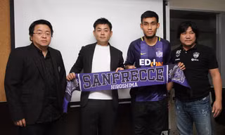 Teerasil Dangda chính thức đầu quân cho Sanfrecce Hiroshima.