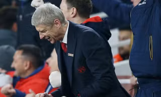 HLV Wenger mơ về ngôi vô địch.