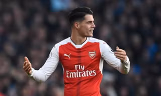 Xhaka bị cảnh sát thẩm vấn vì cáo buộc phân biệt chủng tộc.