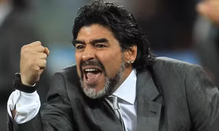 Diego Maradona thời còn dẫn dắt ĐT Argentina.