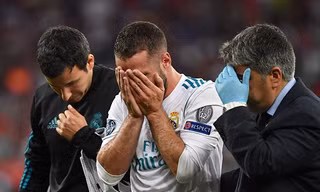 Dani Carvajal dính chấn thương nặng và đối mặt nguy cơ lỡ World Cup 2018.