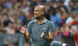 HLV Pep Guardiola lo ngại sự tâng bốc từ truyền thông Anh.