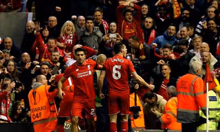 Dejan Lovren ăn mừng bàn thắng quyết định giúp Liverpool đoạn vé vào bán kết Europa League.