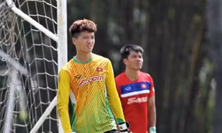 Minh Long vào viện vì chấn thương cổ tay.