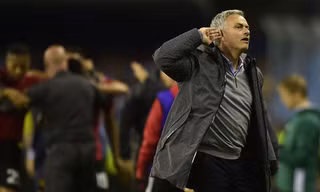 HLV Mourinho tính "buông" Premier League.
