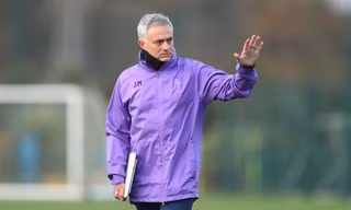 HLV Jose Mourinho không hài lòng với đội hình hiện tại của Tottenham.