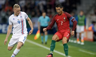 Ronaldo đã có 90 phút mờ nhạt trước Iceland.