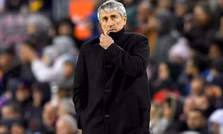 HLV Quique Setien của Barcelona.