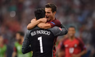 Thủ thành Rui Patricio và đồng đội ăn mừng chiến thắng.