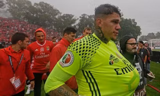 Ederson Santana chính thức đầu quân cho Man City.