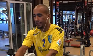 Loris Arnaud gây ấn tượng với Ban huấn luyện PSG.