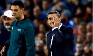 HLV Ernesto Valverde của Barcelona.
