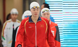 Ánh Viên mặc áo cũ để lấy may tại SEA Games 29.