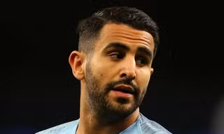 Riyad Mahrez lỡ trận Siêu Cúp Anh vì lo sợ dính doping.
