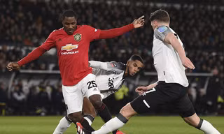 Odion Ighalo tỏa sáng giúp M.U đoạt vé vào tứ kết FA Cup.