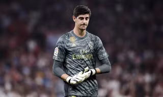 Thibaut Courtois chơi tệ mỗi lần đối đầu Man City.