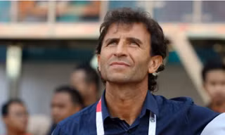 HLV Luis Milla một lần nữa rời khỏi ĐT Indonesia.