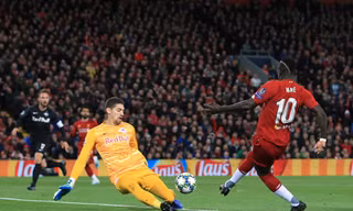 Liverpool có chiến thắng hú vía trước RB Salzburg.