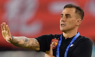 HLV Fabio Cannavaro đối mặt với những chỉ trích cực lớn.