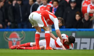 Hector Bellerin dính chấn thương.